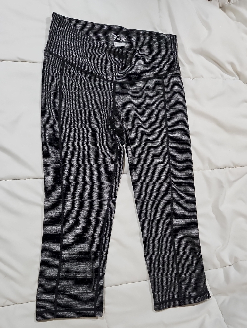 Old Navy Black Heather Capri Leggings
